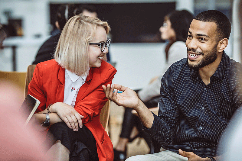 Personnes en train de intervenir spontanément en anglais